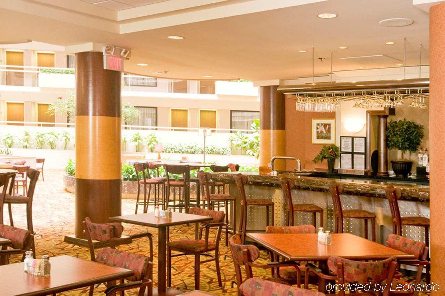Embassy Suites By Hilton Atlanta Galleria Смирна Ресторант снимка