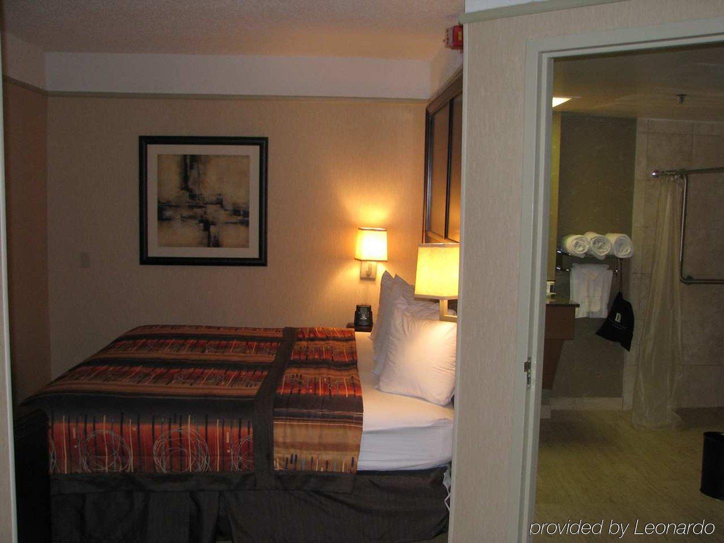 Embassy Suites By Hilton Atlanta Galleria Смирна Стая снимка