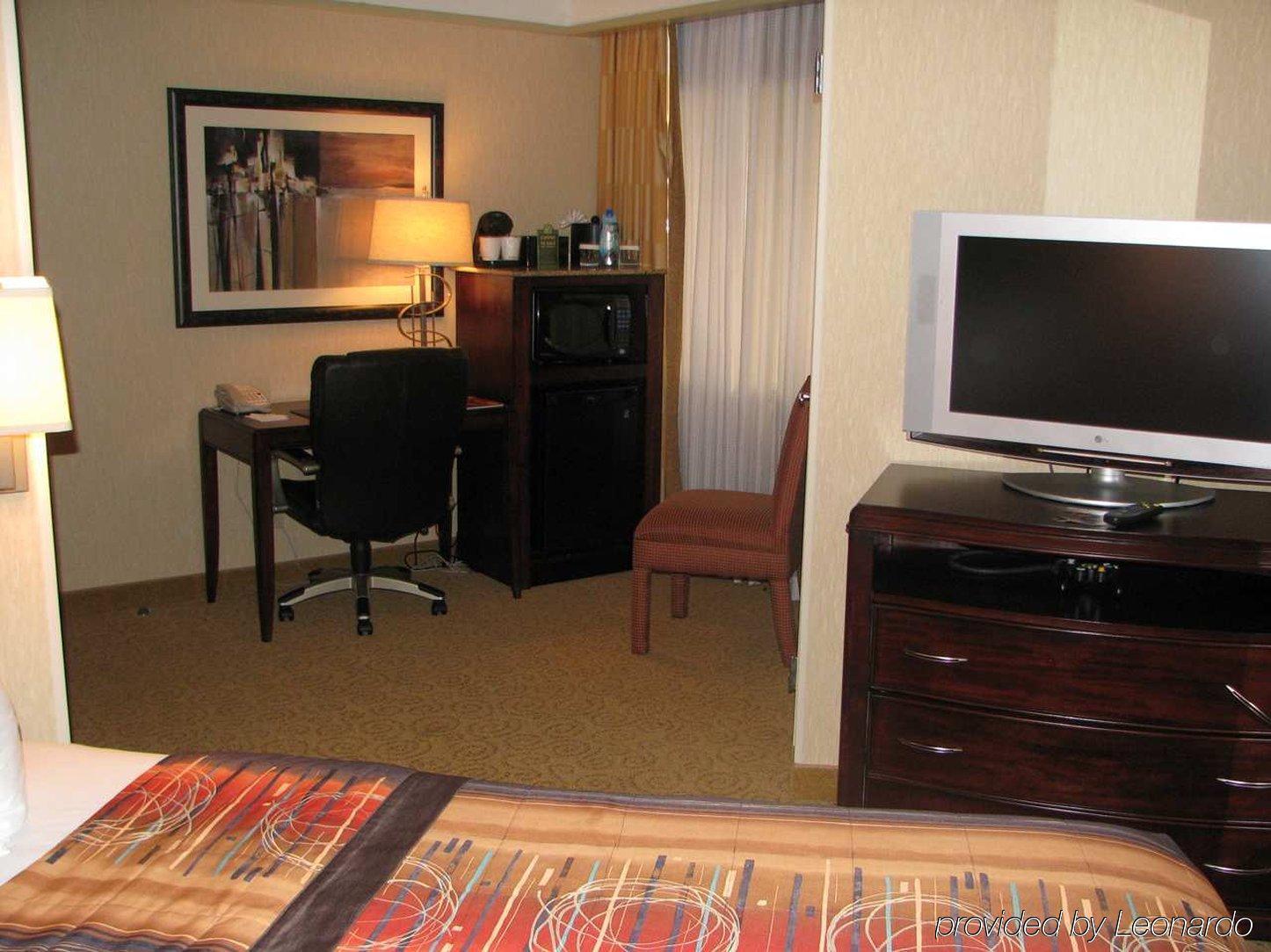 Embassy Suites By Hilton Atlanta Galleria Смирна Стая снимка