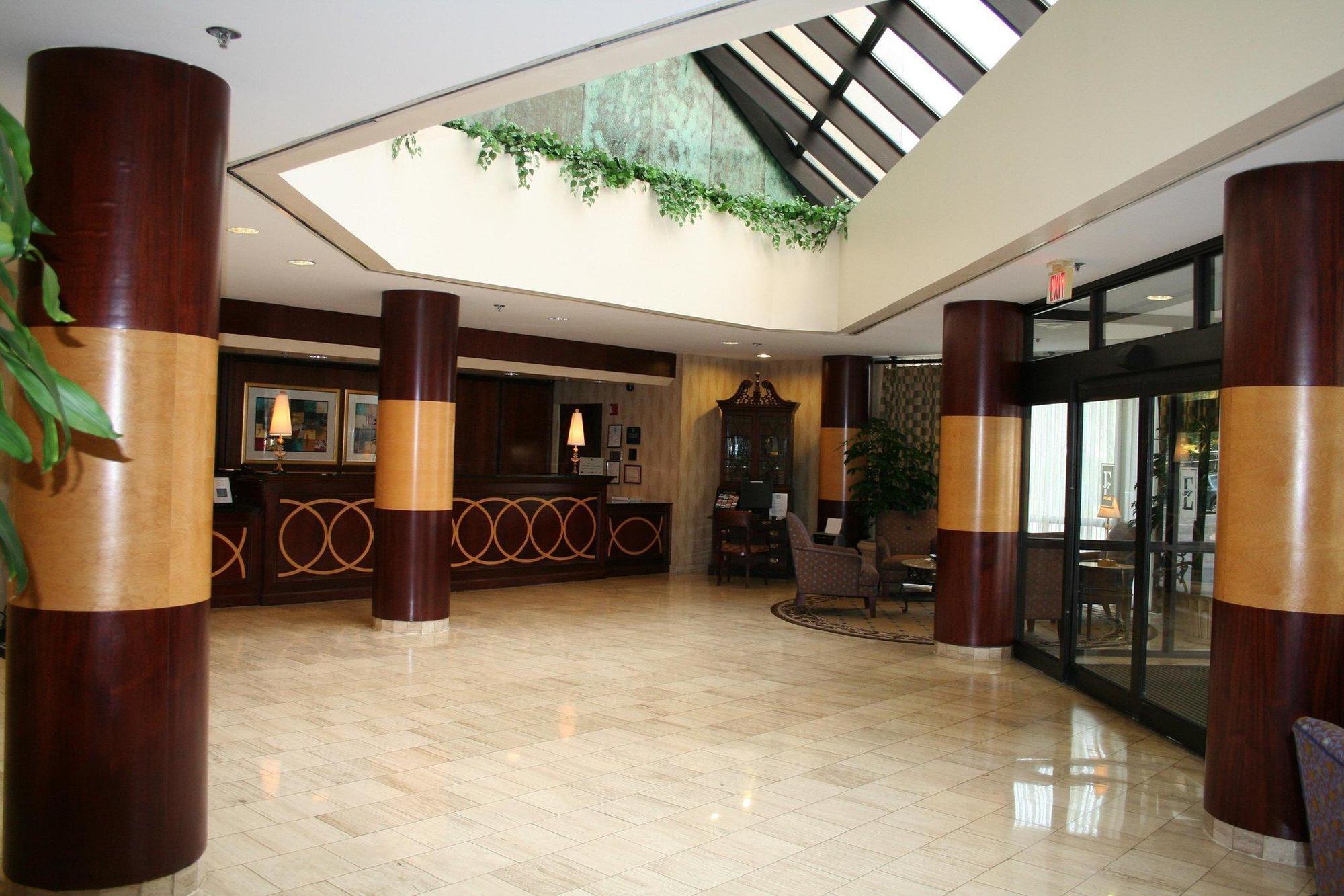 Embassy Suites By Hilton Atlanta Galleria Смирна Екстериор снимка